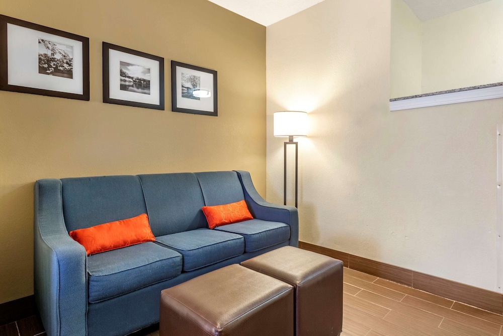 Two Queen Bed Suites with Sofa Bed - Photo 3