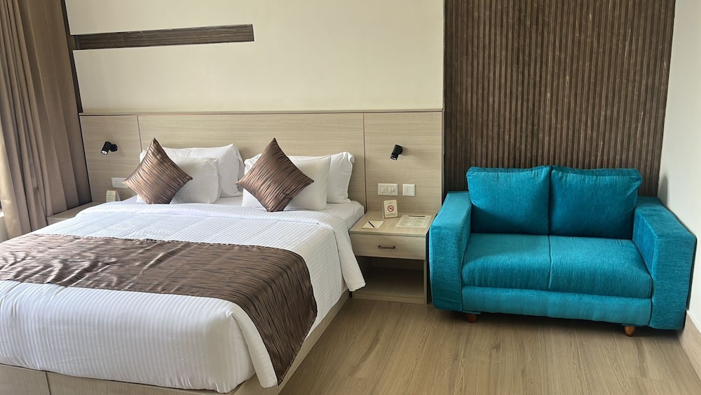 DELUXE ROOM - Photo 5