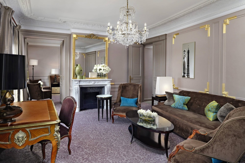 Suite with One King Bed (Non Smoking) photo 3