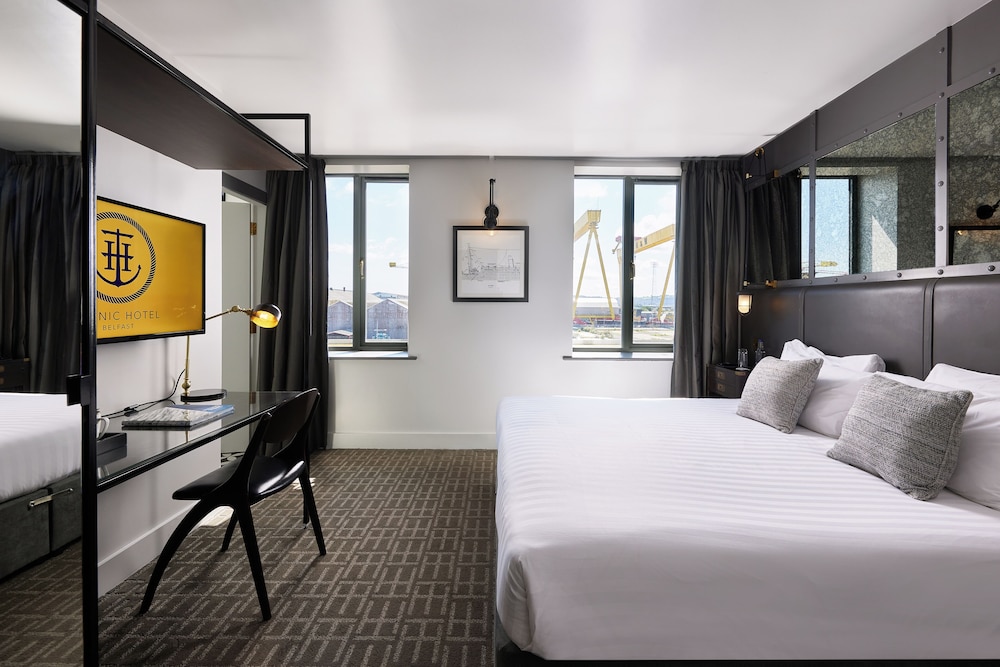 Superior Room, 1 King Bed photo 1