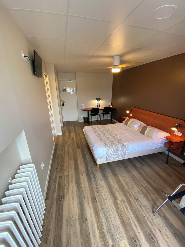 Standard Double or Twin Room, City View photo 2