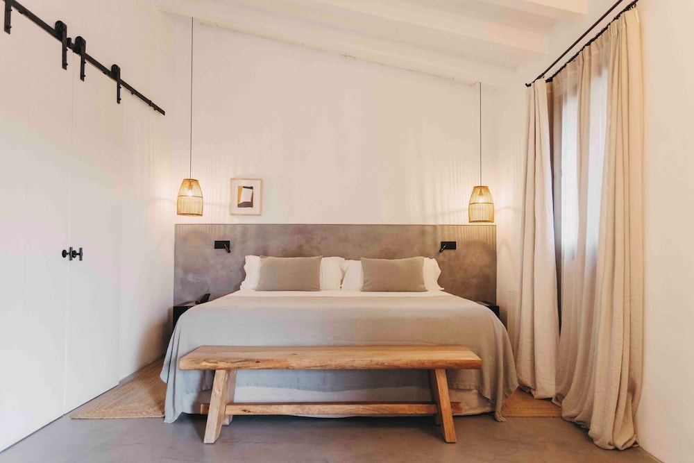 Deluxe Suite - Photo 2