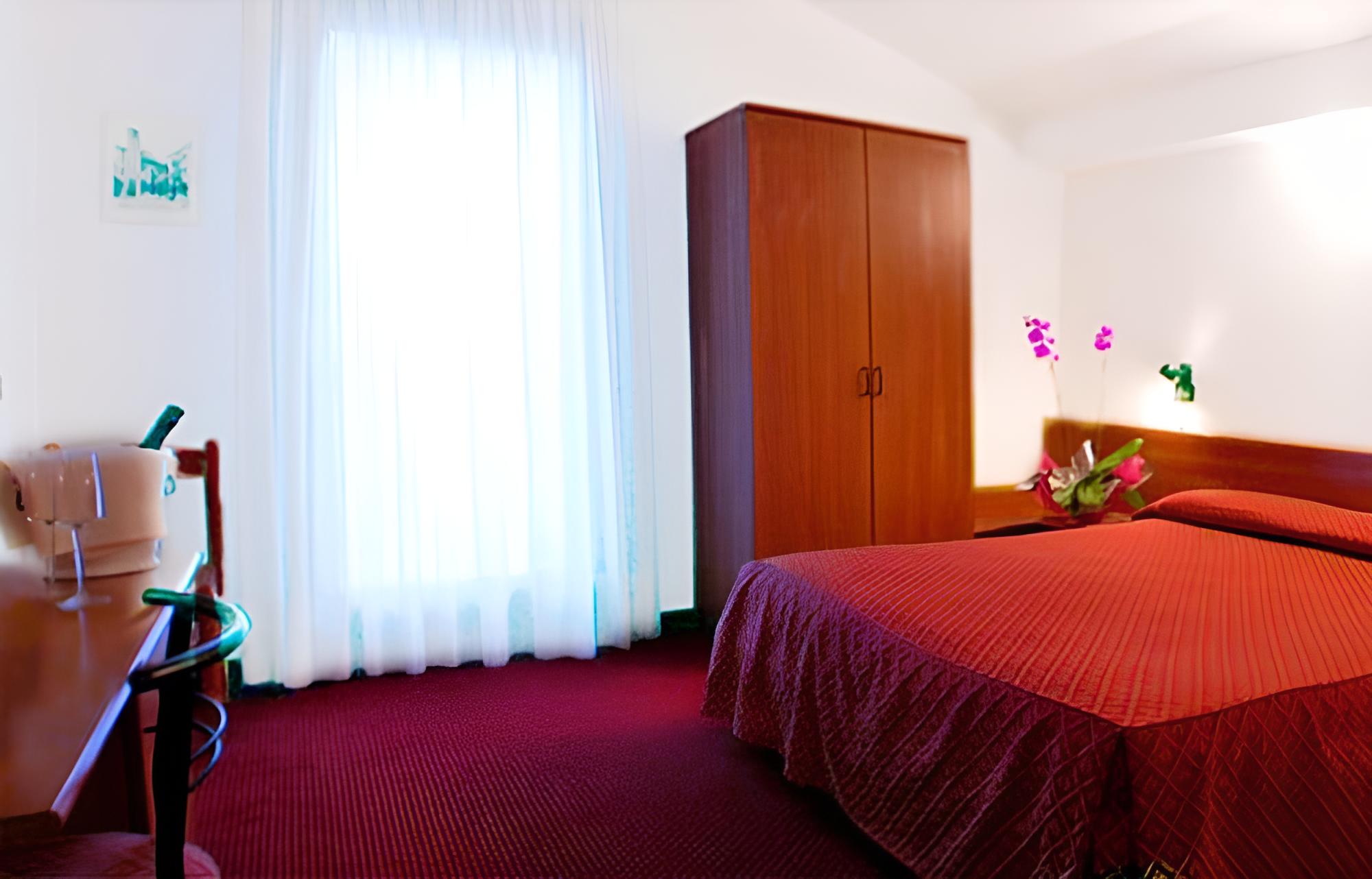 Double or Twin Room photo 3
