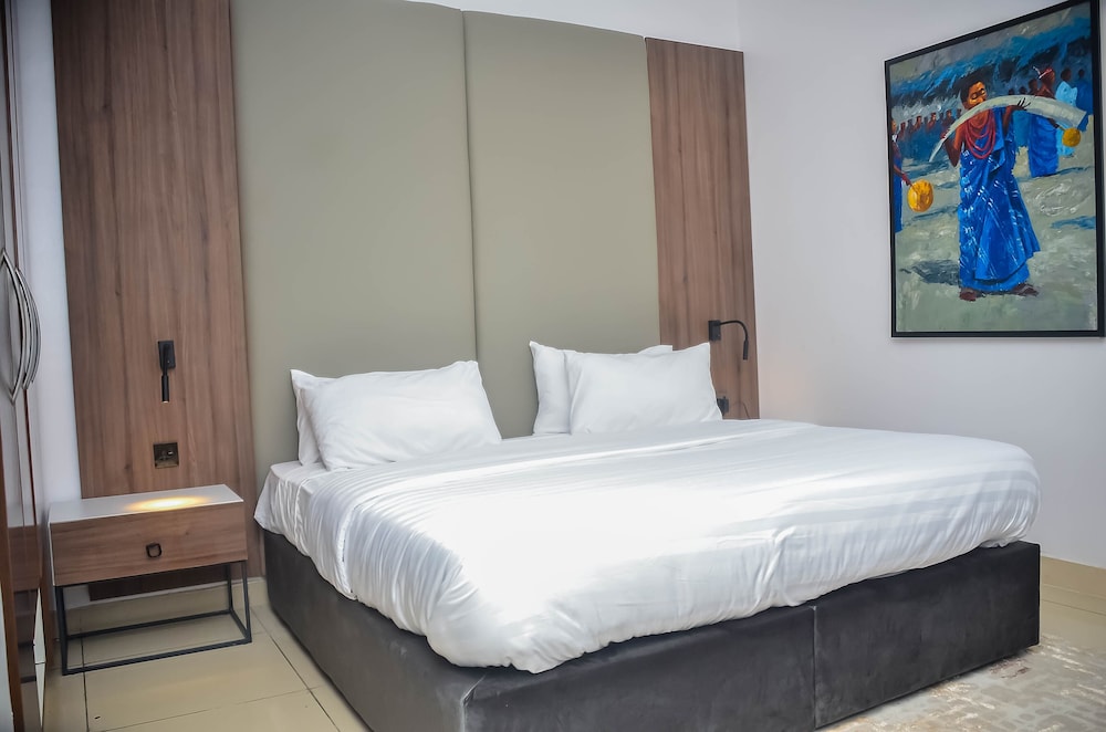 Standard Suite, 1 King Bed, Lagoon View, Garden Area