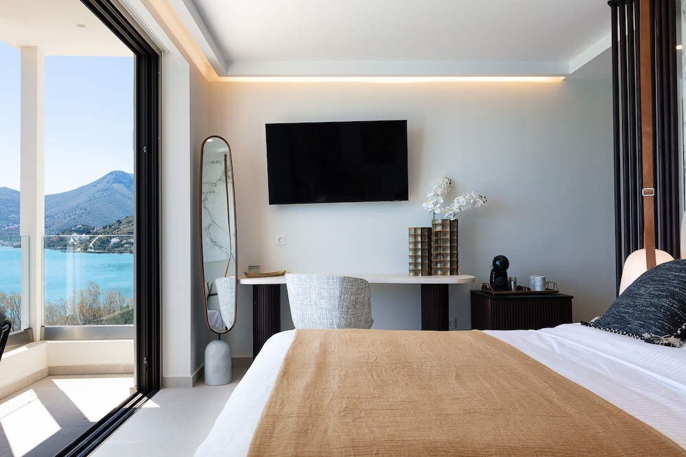 Superior Suite With Sea View And Outdoor Jetted Tub
