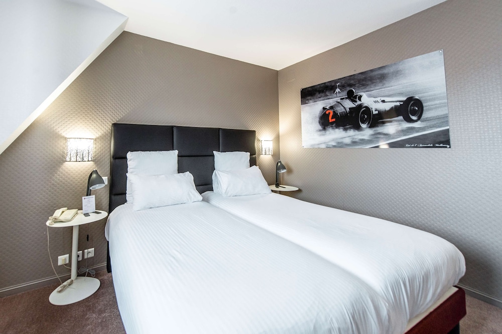 Deluxe Room, 1 Double Bed, Non Smoking, Pool Access - Photo 2