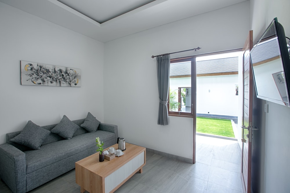 Deluxe Ground Floor - Photo 11