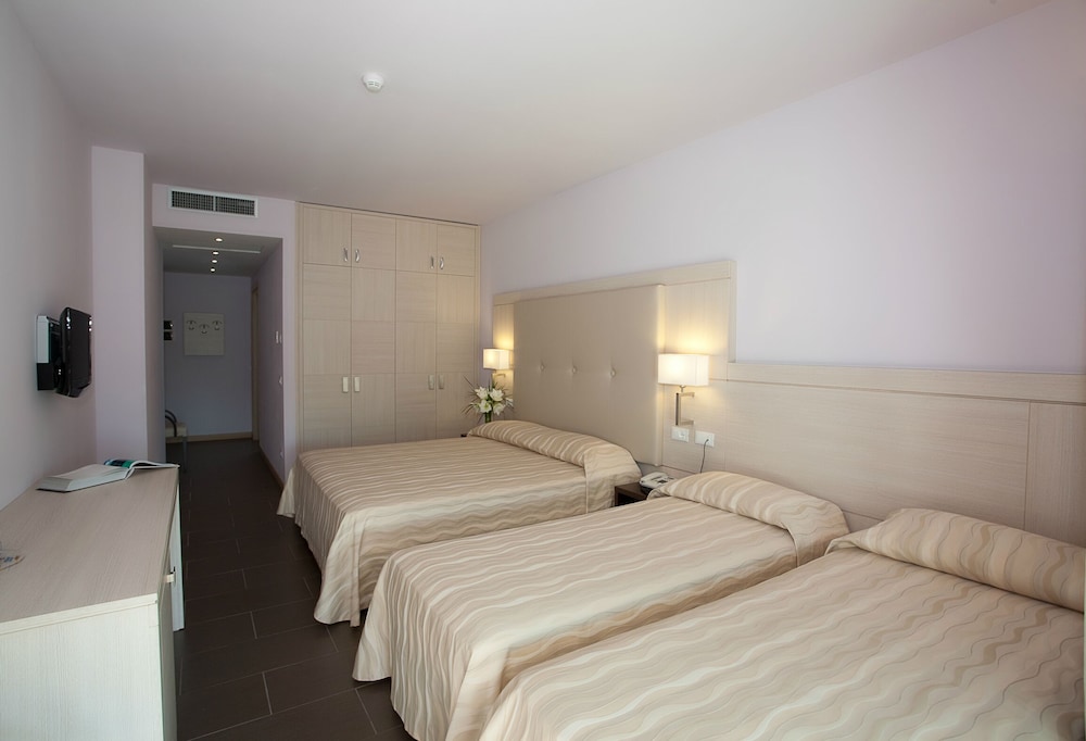 Superior Quadruple Room photo 3