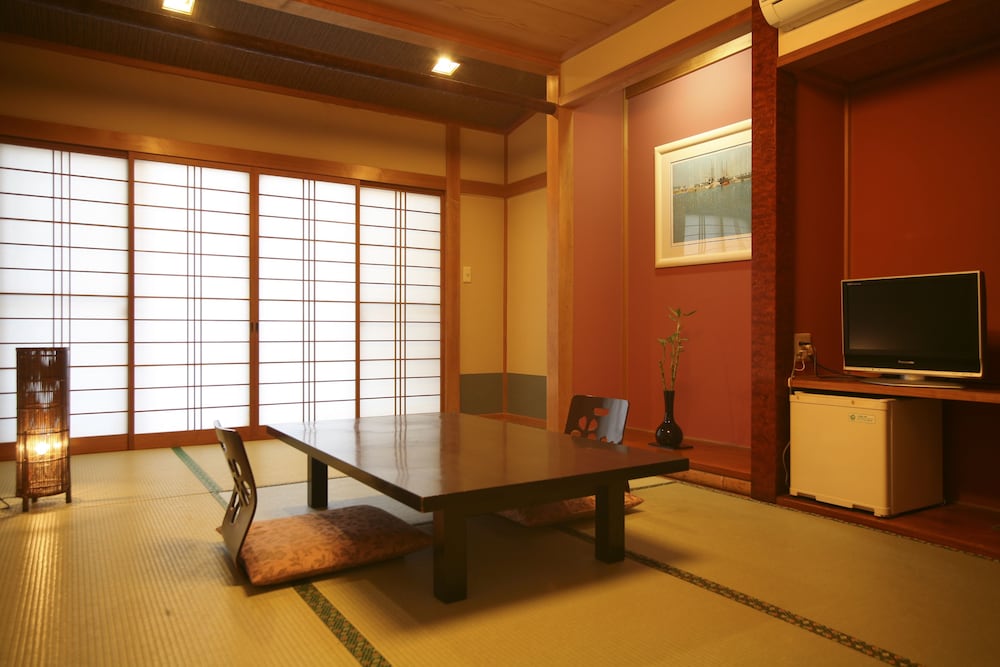 Japanese Room With Crab Course Dinner (11/6 - 3/31) photo 1