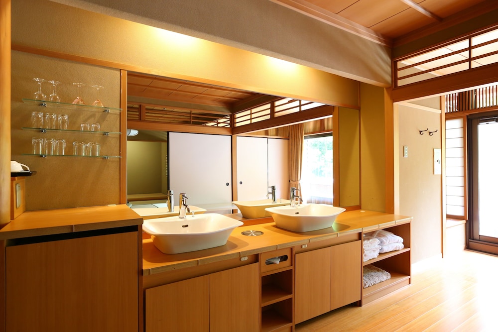 Special Room With Open-Air Bath (Main Room + Western-Style Living Room + Bedroom 130sqm) Momoyamadai