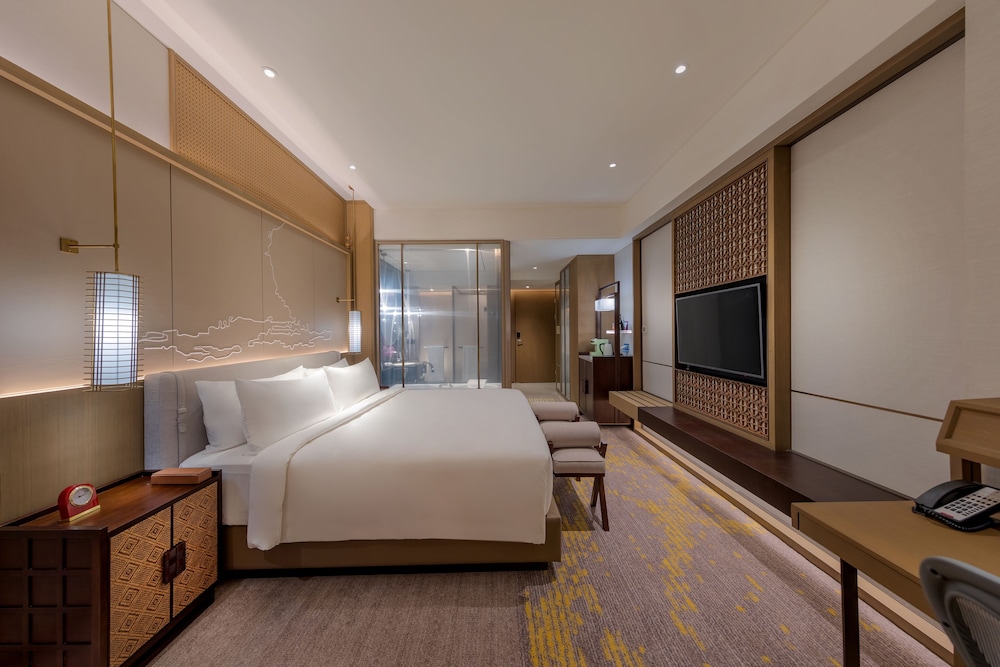 Deluxe Room, 1 King Bed