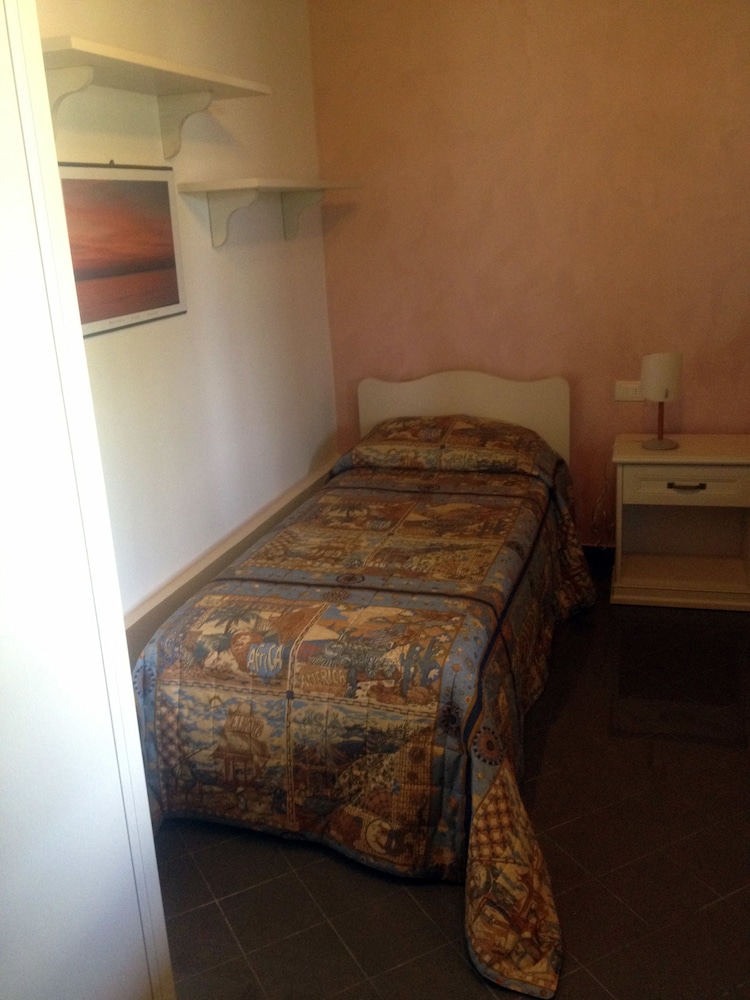 Standard Twin Room, Refrigerator, Garden Area photo 3