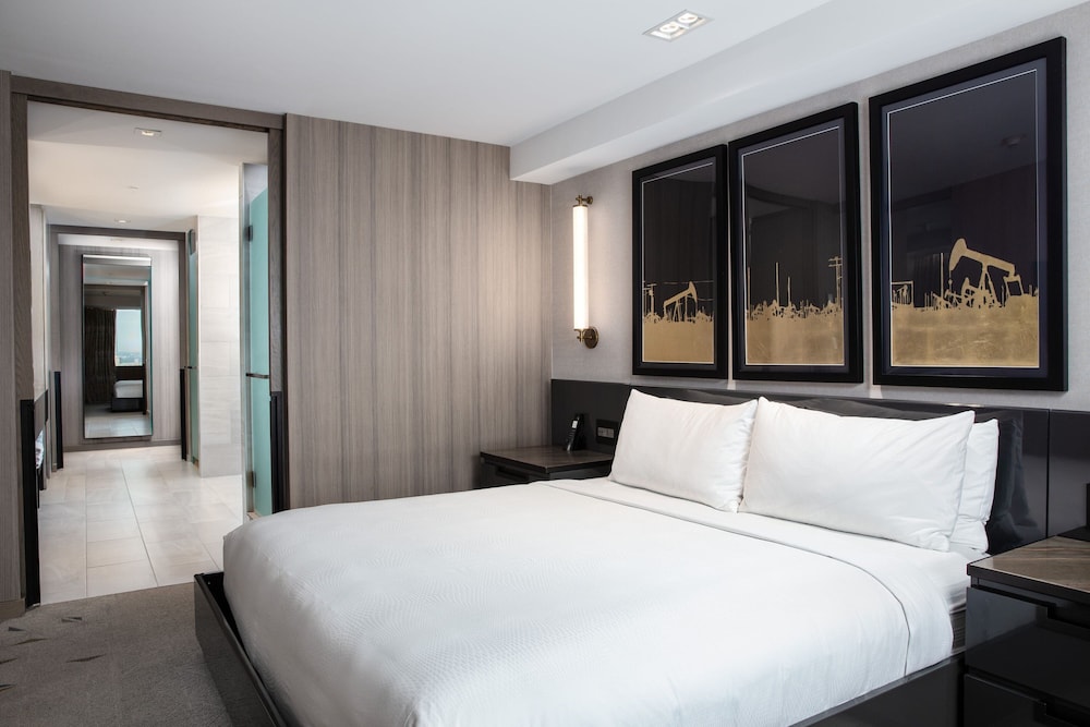 Executive Suite, 1 Bedroom - Photo 2