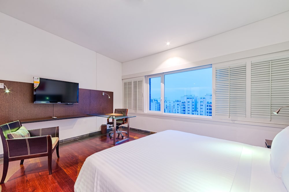 Luxury Suite, 1 King Bed - Photo 8