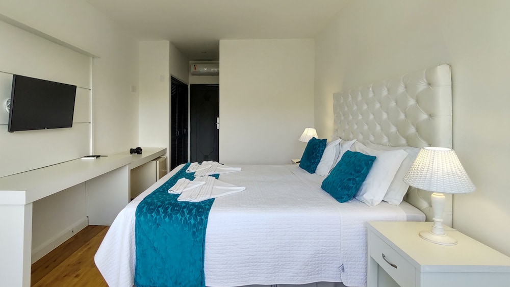 Standard Suite, 1 Bedroom, Hill View photo 2
