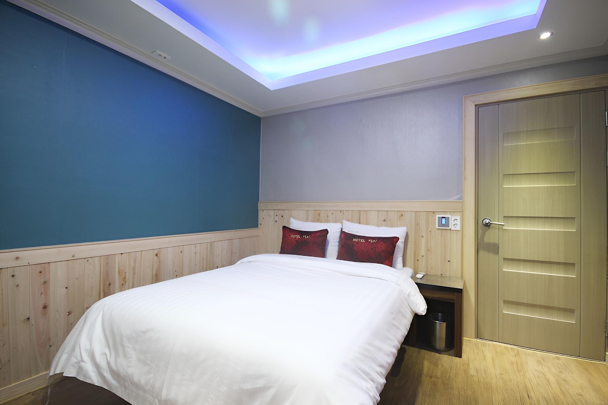Room (Standard Room) - Photo 20