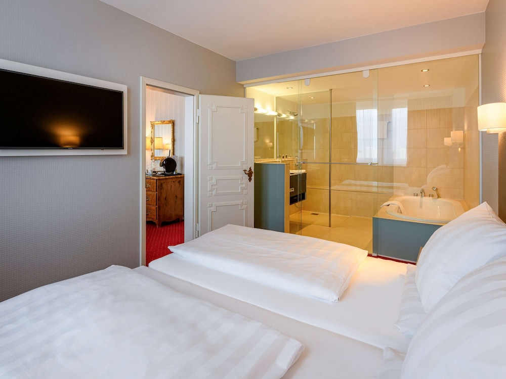 Junior Suite, 1 Double Bed (private bathroom with shower and tub) - Photo 14