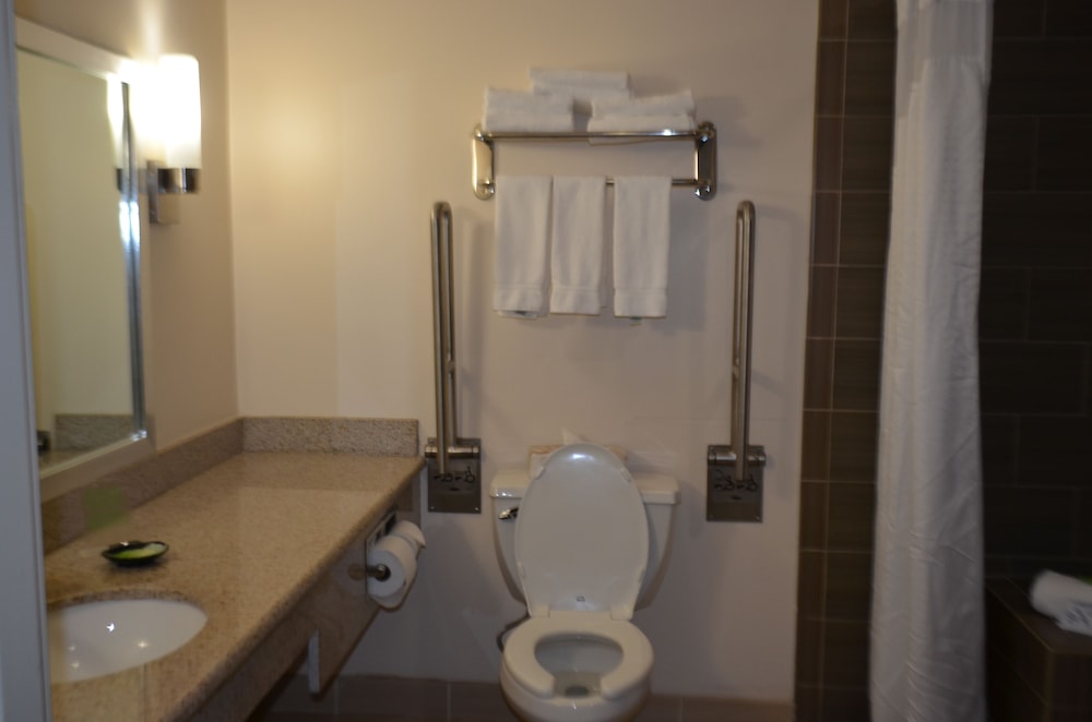 Standard Room, 2 Queen Beds - Photo 5