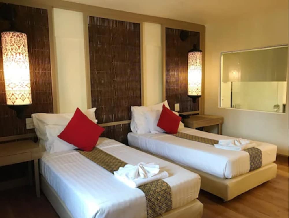 Premium Twin Room - Photo 2