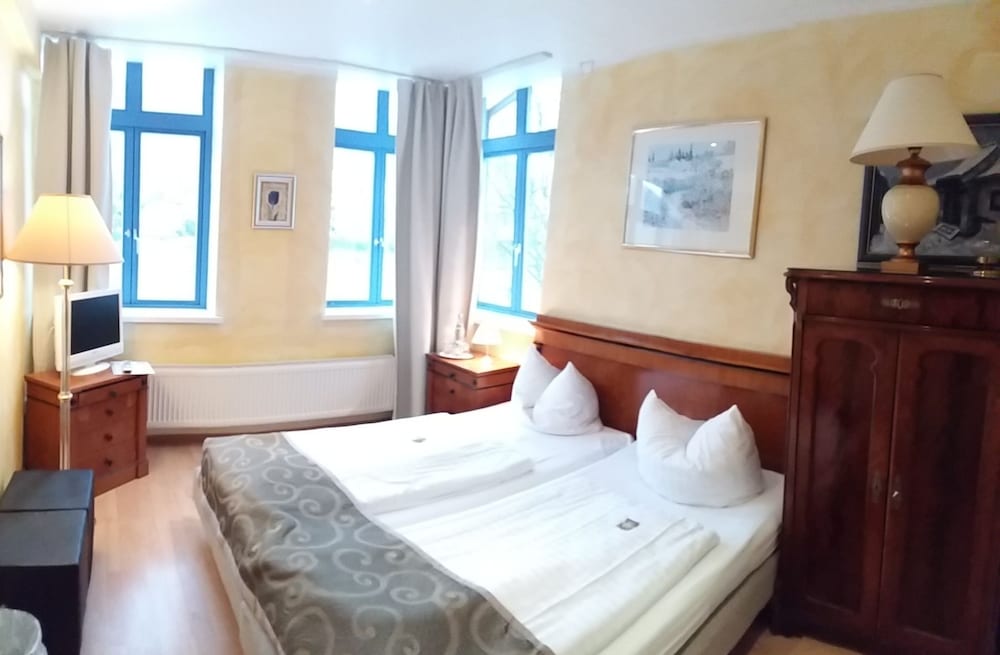 Economy Double Room photo 2