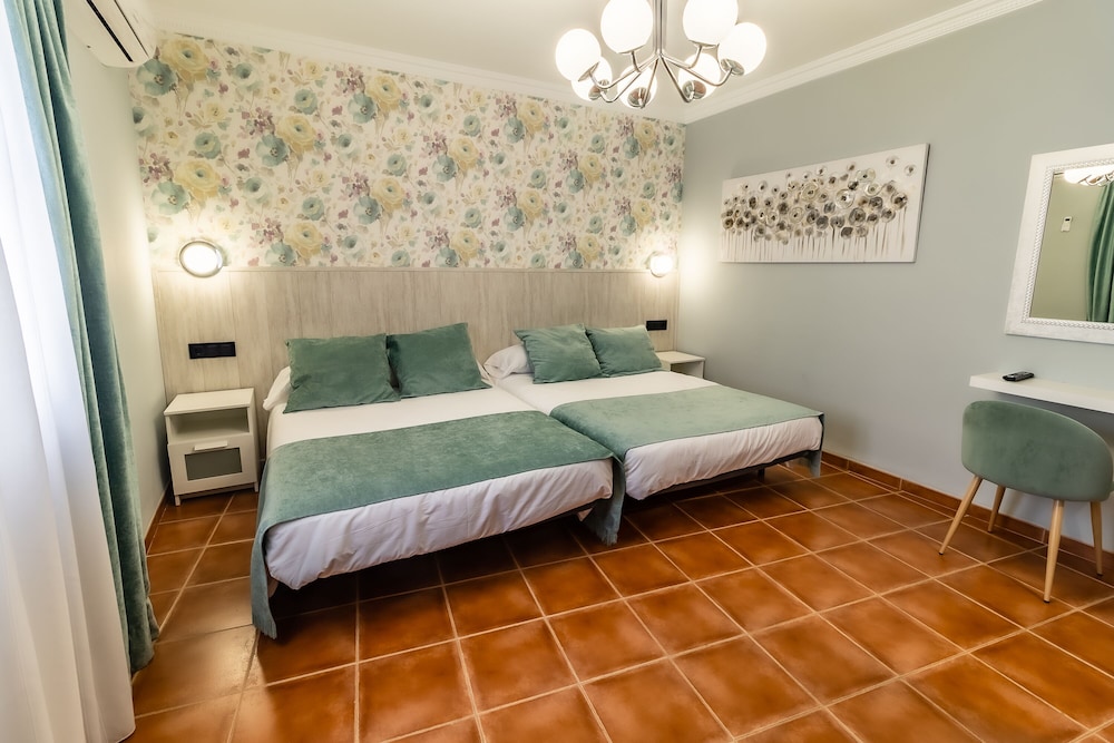 Habitación Triple Estándar con Vista al Jardín