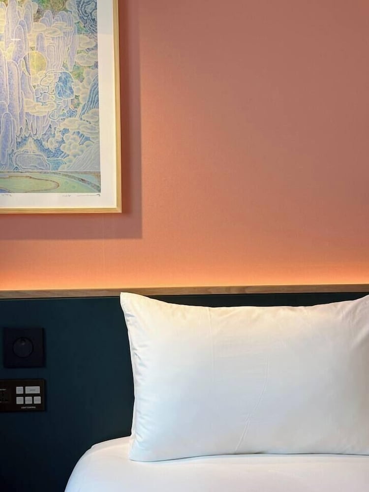Run Of House (Twin or Double Assigned by Hotel upon Check-in)