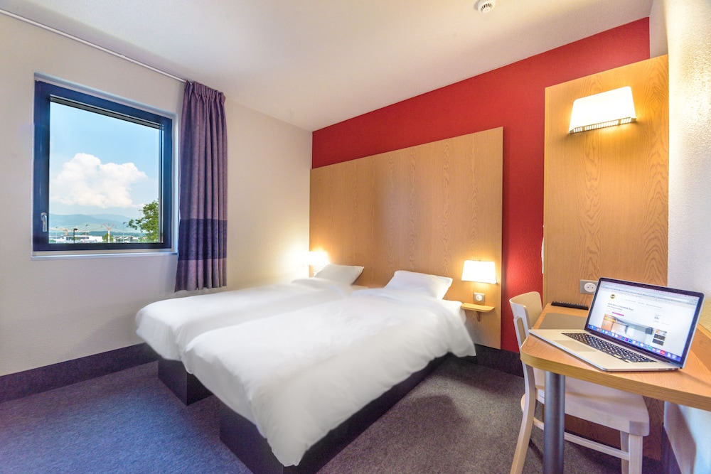 Twin Room - Photo 1