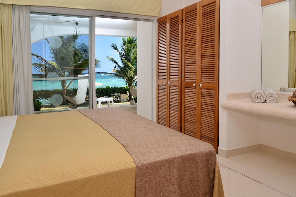 Suite, 3 Bedrooms, Ocean View - Photo 2