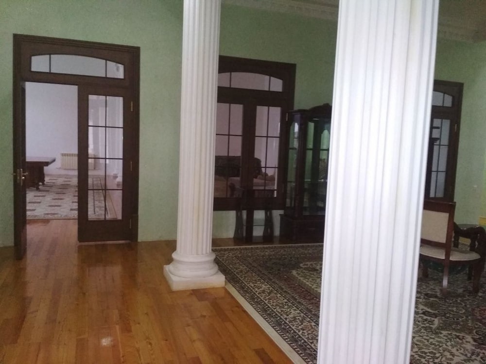 Comfort Room, 5 Bedrooms, Pool Access, Ground Floor photo 2