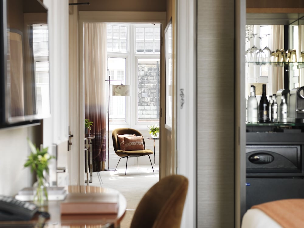 Luxury One Bedroom Apartment photo 3