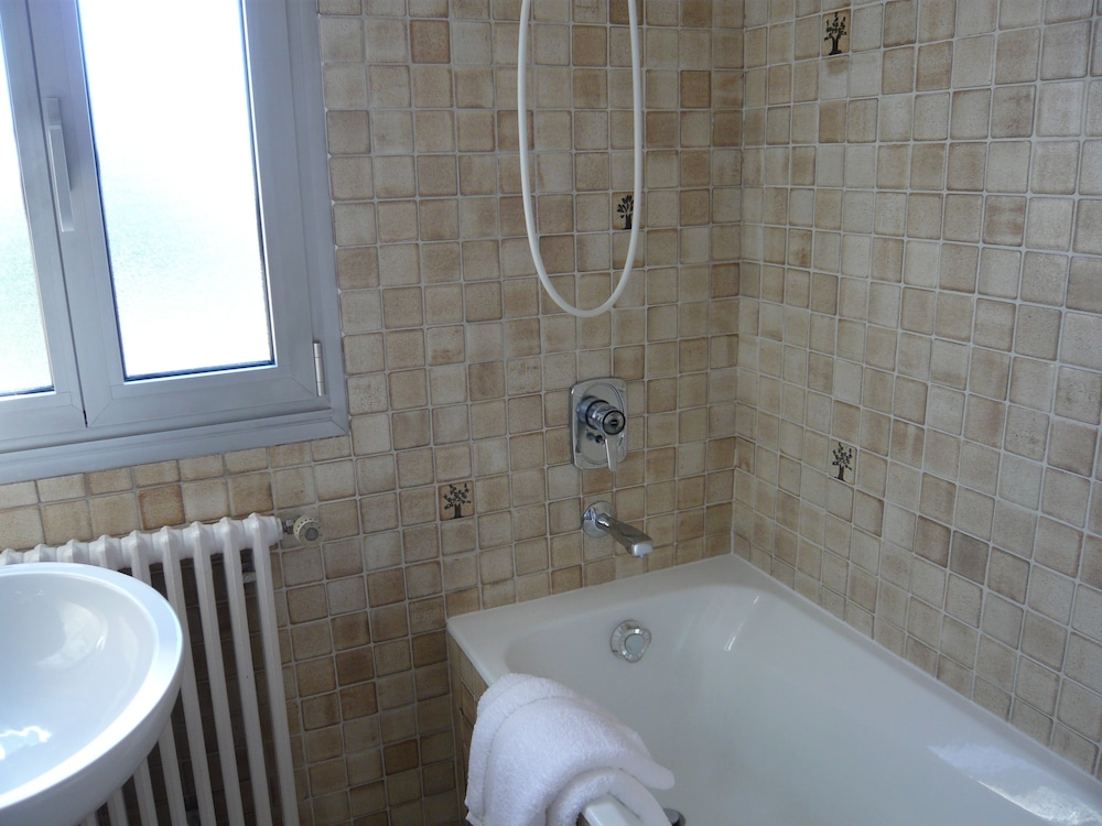 Standard Double Room - Photo 7