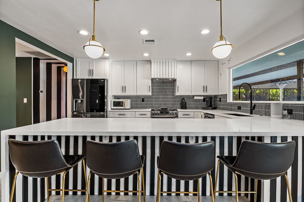 The Ritz - Luxury Home With Pool Speakeasy Bar, Billede 81
