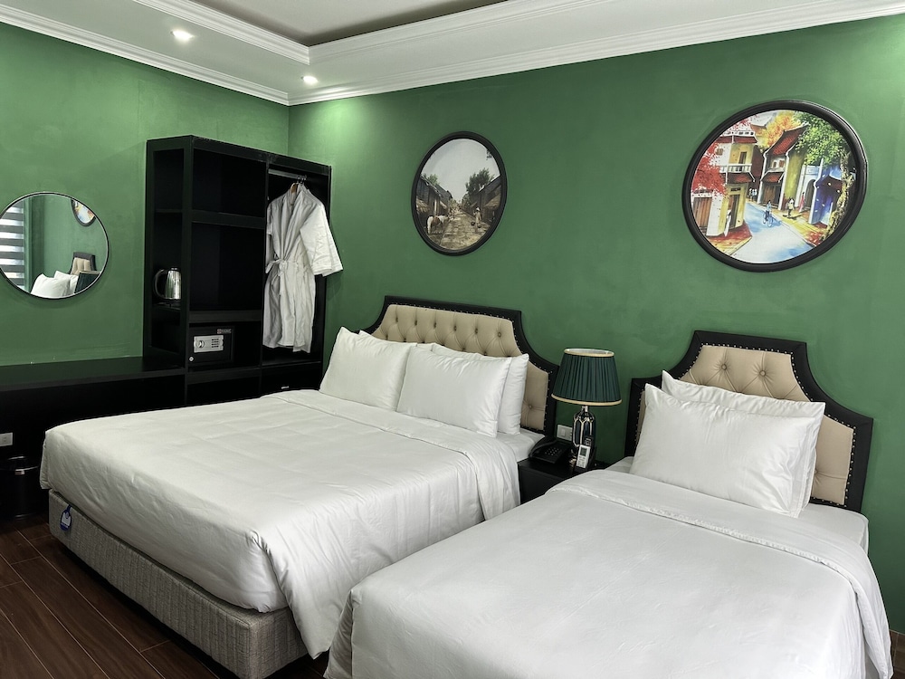 Premium Triple Room, 2 Queen Beds