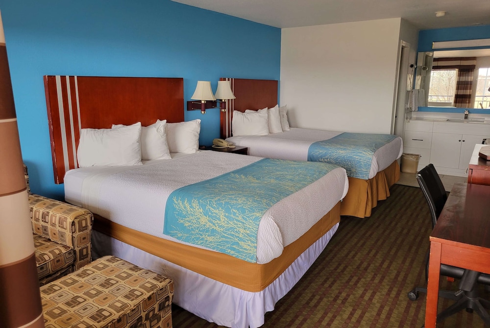 Standard Room, 2 Queen Beds photo 1