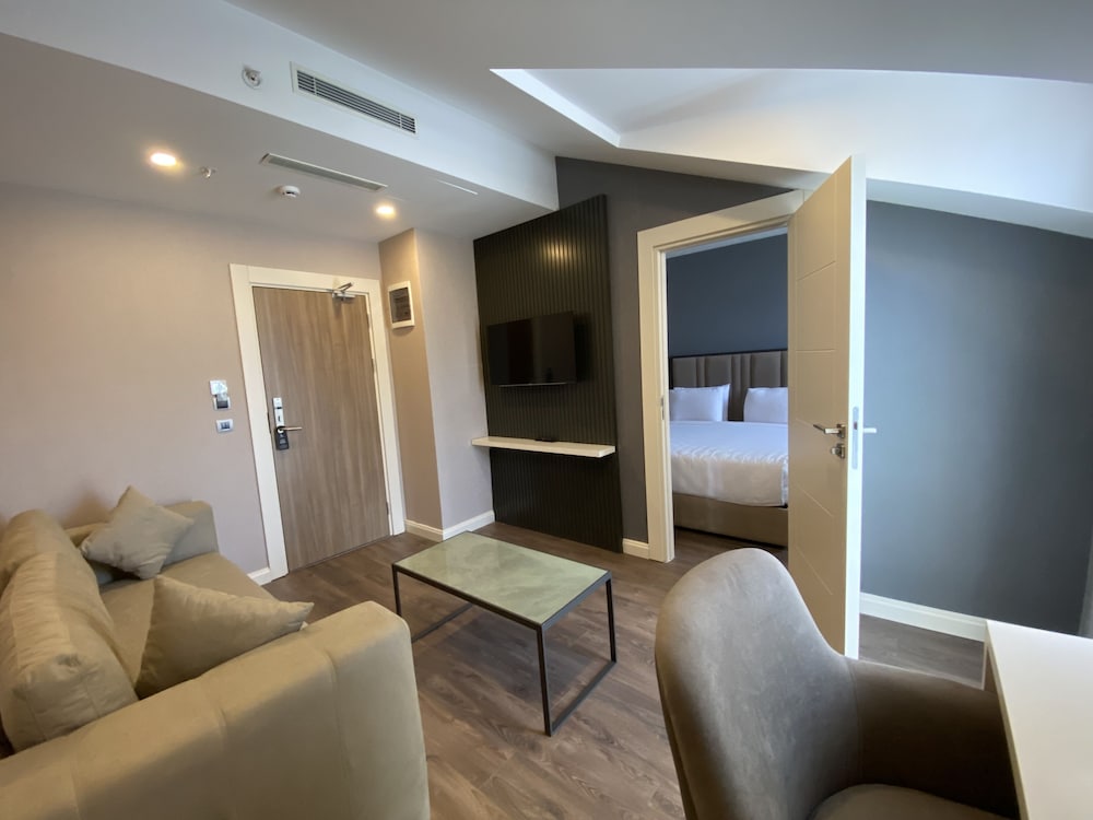 Roof Floor Suit Room photo 3
