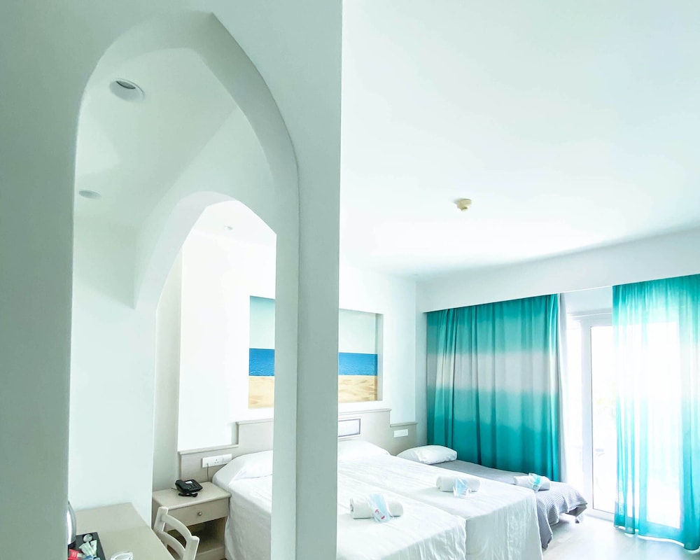 Standard Twin Room, Pool View