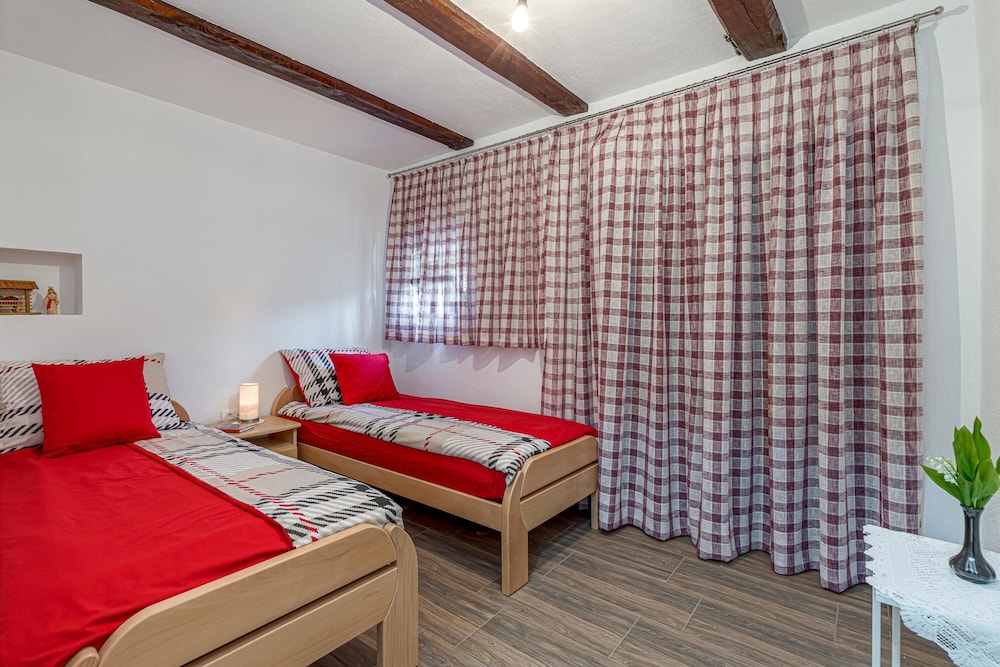 Family House, Multiple Bedrooms, Mountainside (Merry's Spa & Relax House) photo 1