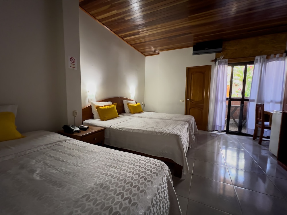 Triple Room, 3 Twin Beds photo 1