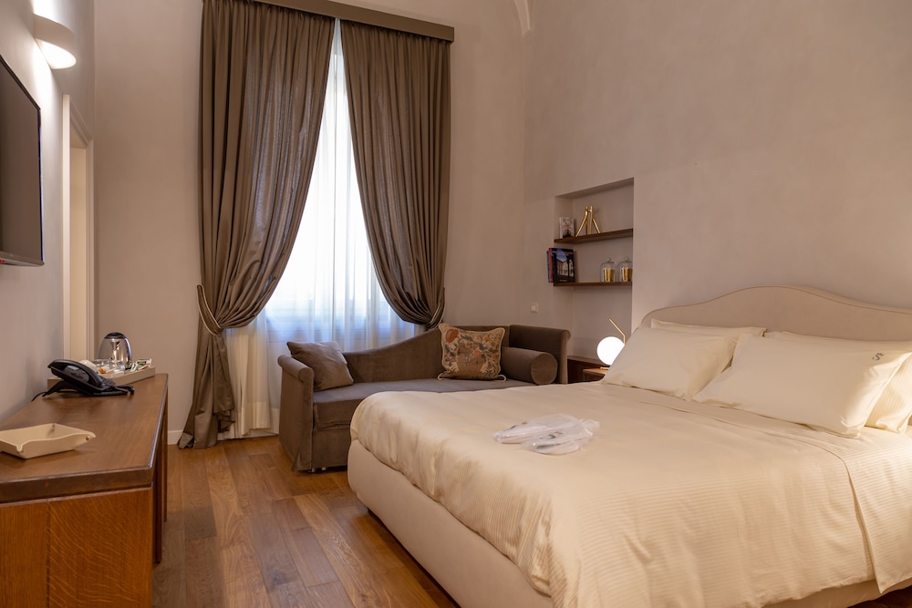 Comfort Room (Degli Artisti)