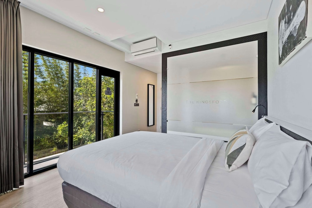 Standard Room, 1 Queen Bed, Non Smoking, Balcony