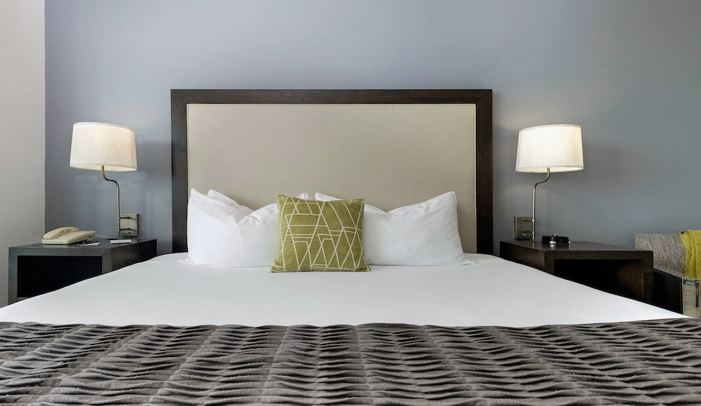 City Room, Non Smoking, Partial Ocean View905.01