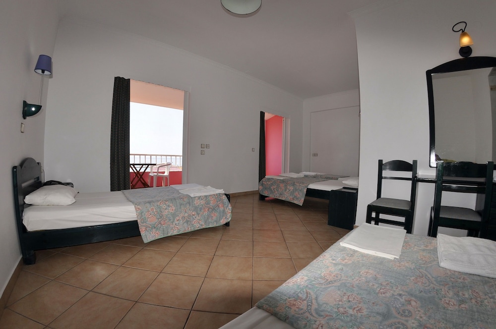 Quadruple Room, Partial Sea View - Photo 1