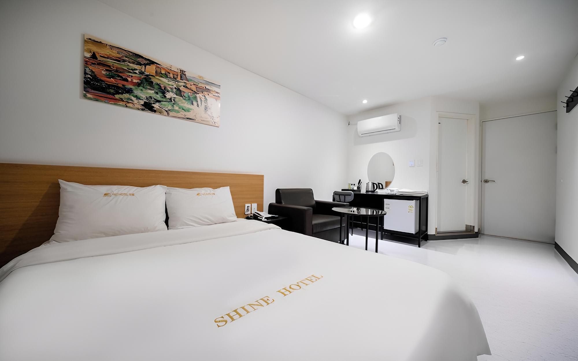 Room (Standard Room) - Photo 10