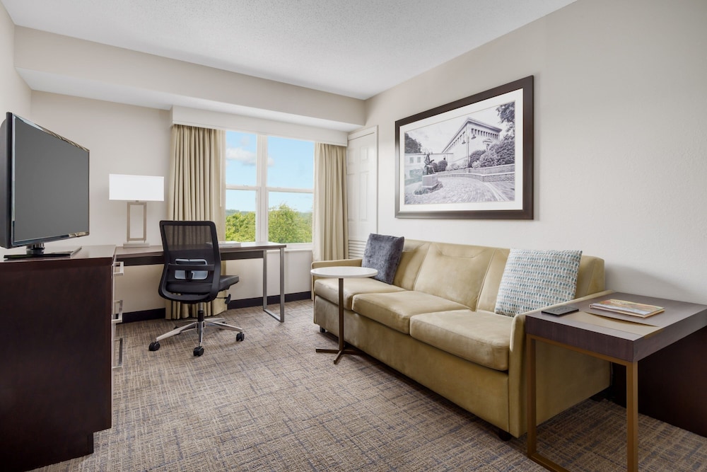 Suite, 2 Bedrooms - Photo 2