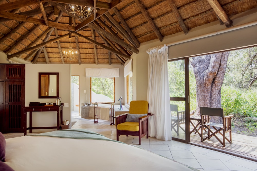 Luxury Chalet, 1 King Bed photo 2