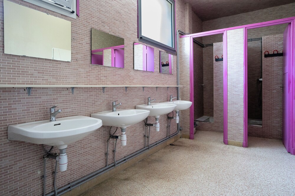 Quadruple Room - Shared Bathroom - Photo 2