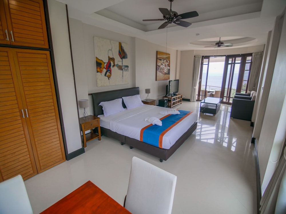 Sea View Studio with Private Rooftop - Photo 1