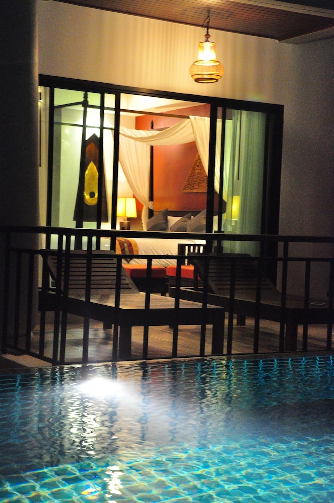 Deluxe Double or Twin Room, Pool Access photo 2