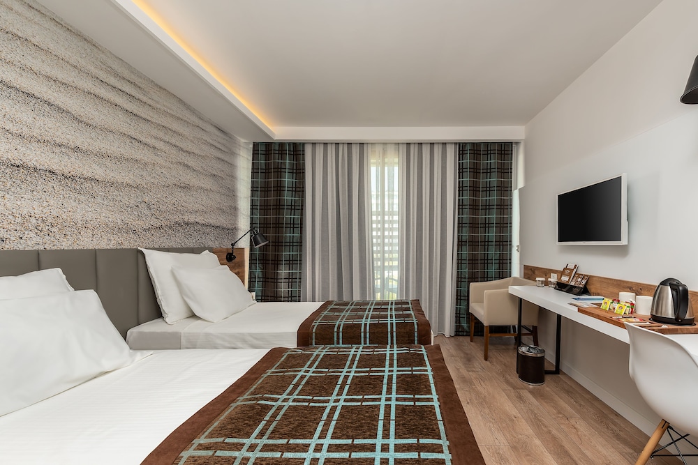 Standard Double Room (Land View)