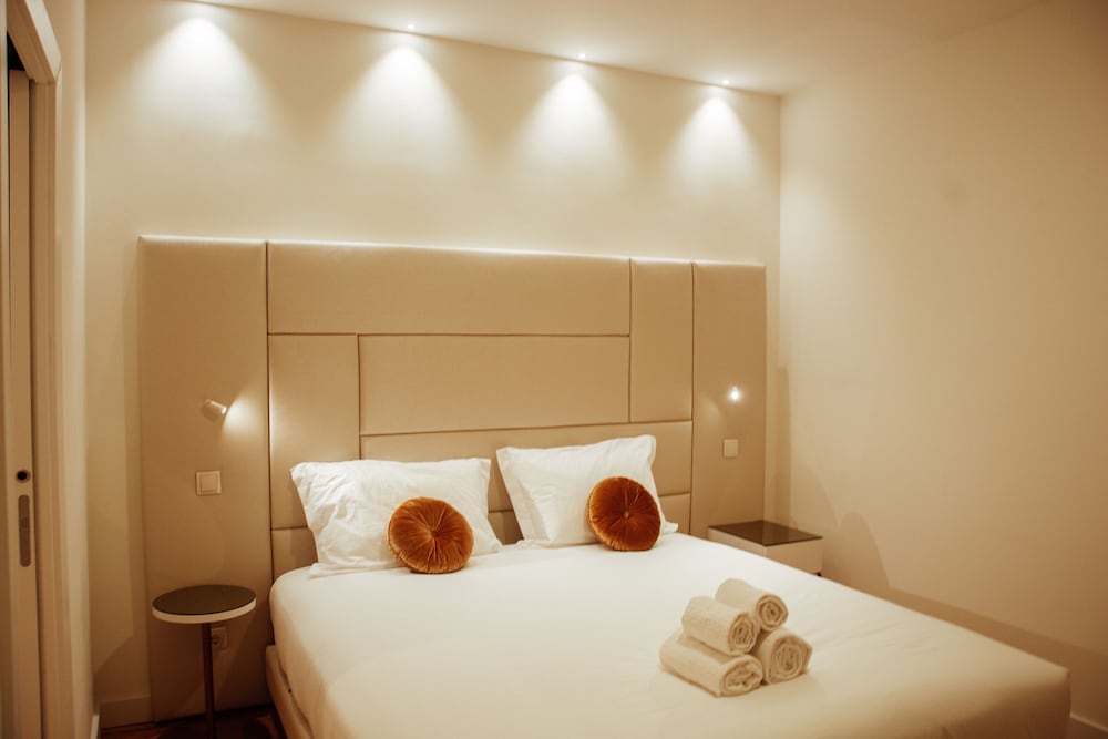 Classic Comfort King or Twin Room - Photo 6